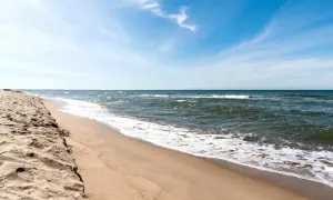 Jastarnia czy Hel: gdzie spędzisz lepsze wakacje nad morzem?