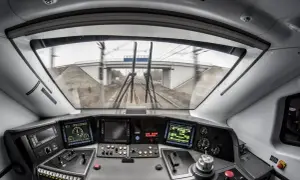 Ile zarabia kierownik pociągu intercity? Zaskakujące fakty o wynagrodzeniu