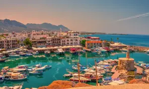 Ile trwa lot na Cypr z Gdańska? Czas przelotu do Pafos i Larnaki