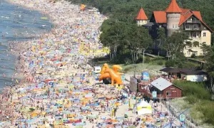 Łeba czy Ustka - Które miejsce na wakacje wybrać i dlaczego?