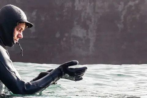Jaką piankę do kitesurfingu wybrać, by nie zmarznąć na wodzie?