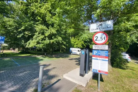 Gdzie zaparkować w Kołobrzegu? Sprawdź najlepsze opcje parkingowe