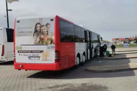 Ile jedzie autobus z Gdańska do Krynicy Morskiej – aktualne rozkłady i porady