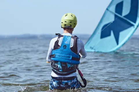 Kitesurfing: jaki latawiec na początek, by uniknąć frustracji?