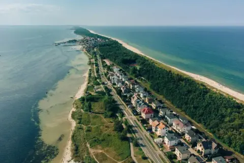 Ile kilometrów jest z Jastarni na Hel? Poznaj wszystkie szczegóły podróży