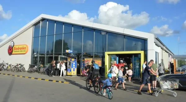 Czy w Łebie jest Biedronka? Sprawdź lokalizację i ofertę sklepu