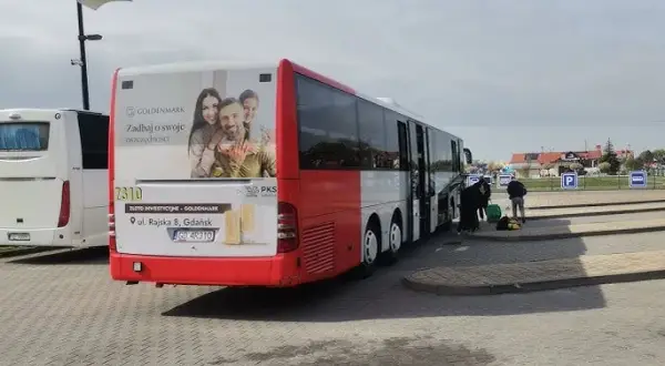 Ile jedzie autobus z Gdańska do Krynicy Morskiej – aktualne rozkłady i porady