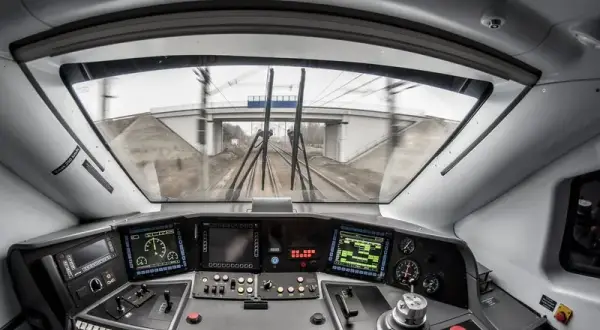 Ile zarabia kierownik pociągu intercity? Zaskakujące fakty o wynagrodzeniu