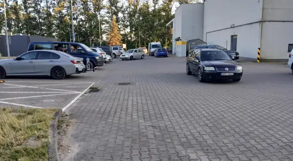 Gdzie zaparkować w Władysławowie? Najlepsze opcje parkingowe i porady