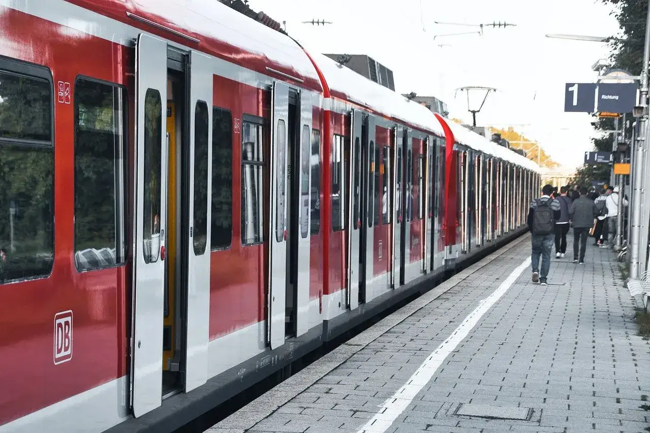 Zdjęcie Jak odzyskać pieniądze za bilet PKP - uniknij straty i zyskaj zwrot