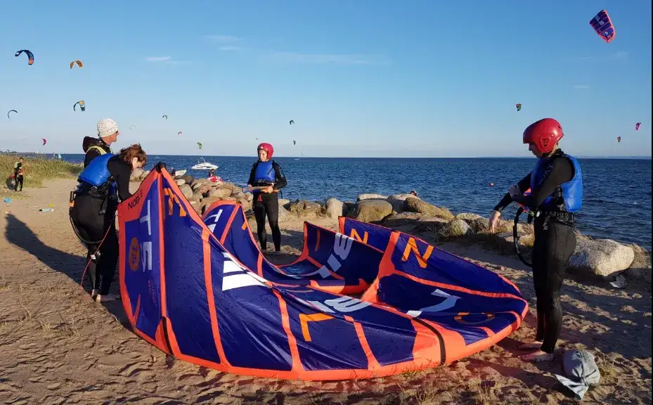 Zdjęcie Ile kosztuje kitesurfing? Poznaj ukryte wydatki i oszczędności