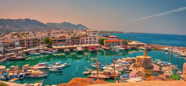 Ile trwa lot na Cypr z Gdańska? Czas przelotu do Pafos i Larnaki